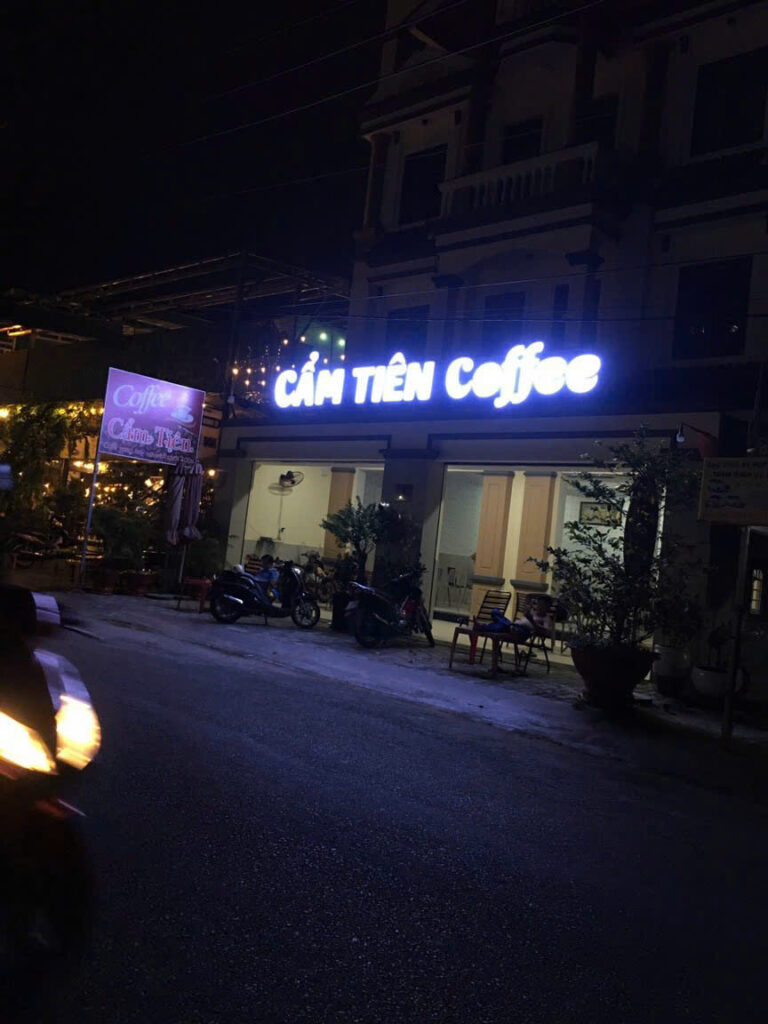 làm bảng hiệu bằng mica