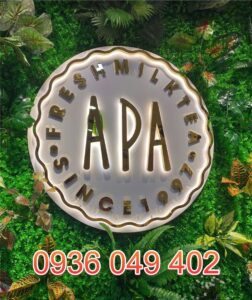 Logo inox sáng chân cho quán trà sữa APA