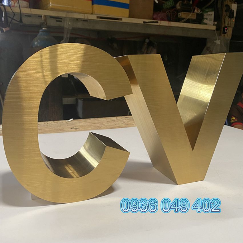 Chữ Inox Vàng Xước – Giải Pháp Làm Bảng Hiệu Sang Trọng, Đẳng Cấp