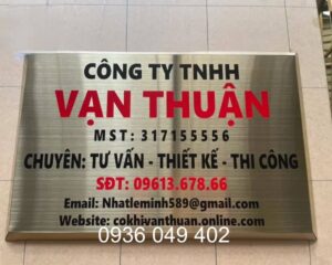 Làm bảng tên công ty chất liệu inox ăn mòn tại TPHCM, thiết kế sắc nét, bền đẹp.