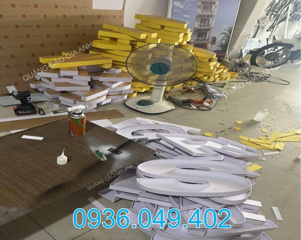 Thi Công Bảng Hiệu Alu Chữ Nổi Mica Tại Dĩ An