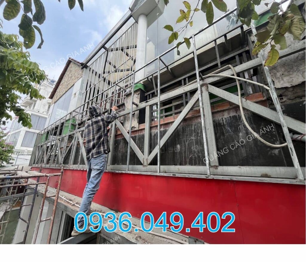 thi công bảng hiệu alu chữ nổi mica tại dĩ an